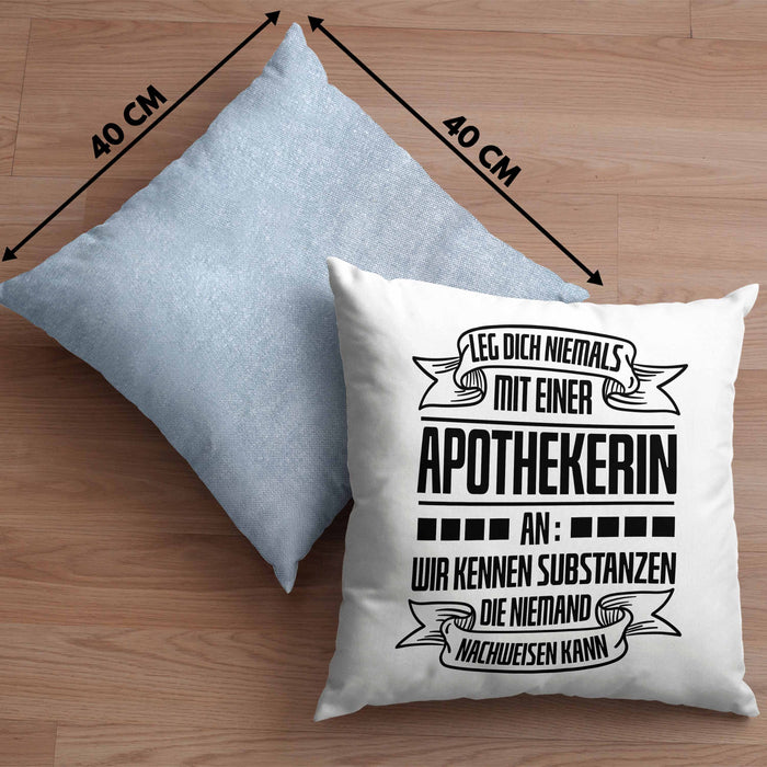 Apothekerin Kissen mit Füllung 40x40 Geschenk Wir Kennen Substanzen Die Niemand Nachweisen Kann Lustig Spruch (Grau) Blau Trendation