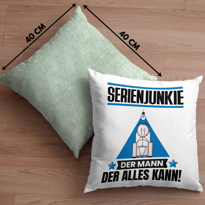 Serienjunkie Kissen mit Füllung 40x40 Geschenk für Serienjunkie Der Mann Der Alles Kann Geschenkidee zum Geburtstag (Grau) Grün Trendation
