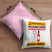 Weinsammler Kissen mit Füllung 40x40 Geschenk Lustiger Spruch Geschenkidee für Weinsammler Achtung Hochleistungs Weinsammler Bei Der Arbeit (Grau) Rosa Trendation