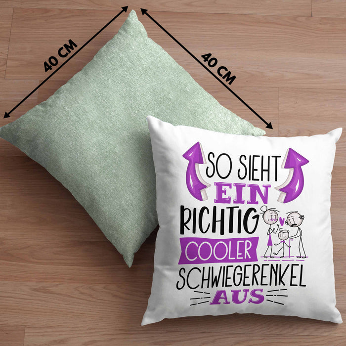 Schwiegerenkel Kissen mit Füllung 40x40 Geschenk So Sieht Ein RIchtig Cooler Schwiegerenkel Aus Geschenkidee Lustiger Spruch Geburtstag (Grau) Grün Trendation