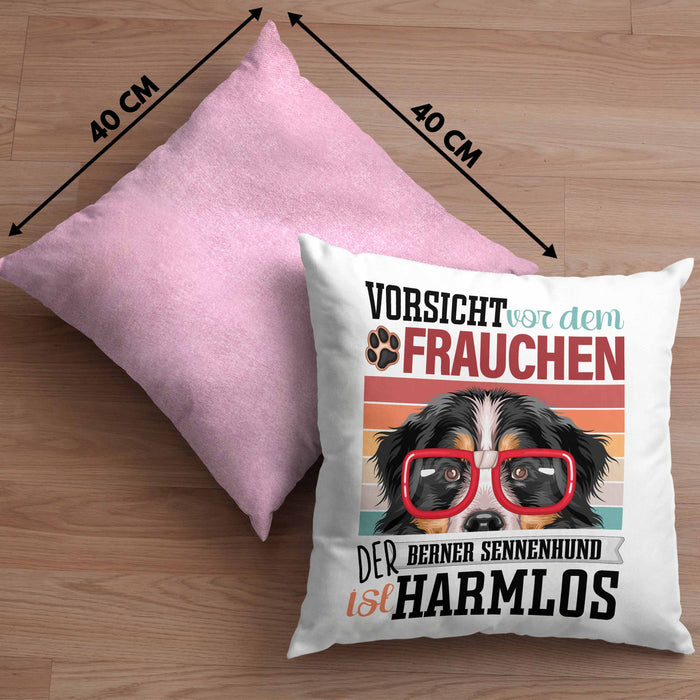 Berner Sennen Besitzerin Frauchen Kissen mit Füllung 40x40 Geschenk Lustiger Spruch Geschenkidee Vorsicht Vor Dem Frauchen (Grau) Rosa Trendation