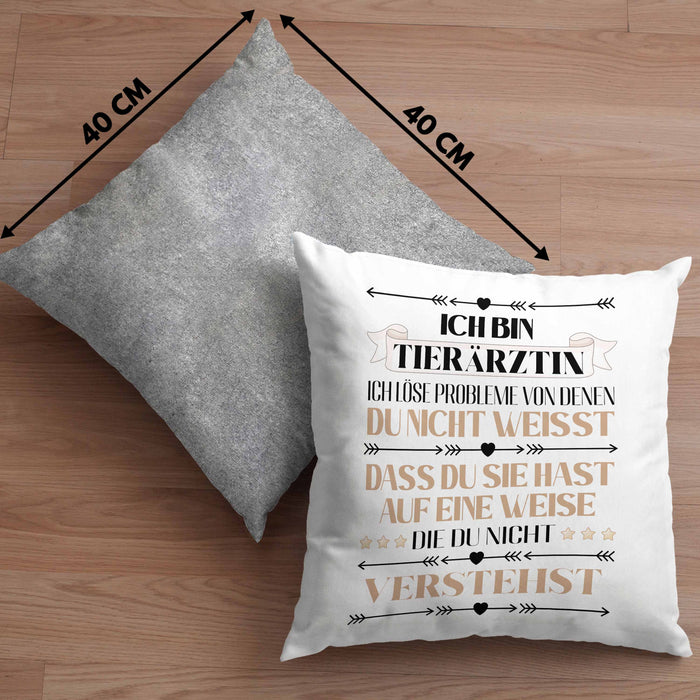 Tierärztin Geschenk Lustiger Spruch Geschenkidee KaffeeKissen mit Füllung 40x40 (Grau) Grau Trendation