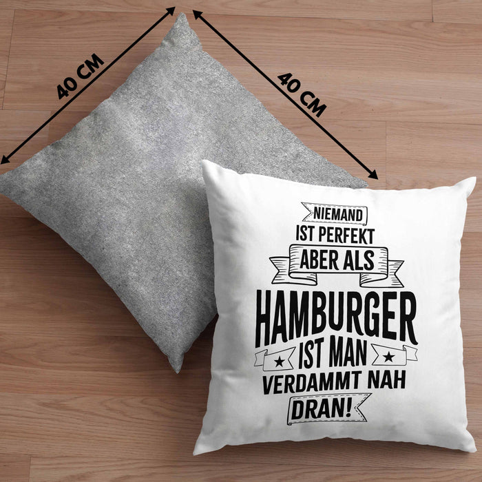 Hamburg Kissen mit Füllung 40x40 Fan Hamburger Geschenkidee Spruch Niemand Ist Perfekt Aber Als Hamburger Ist Man Verdammt Nah Dran (Grau) Grau Trendation