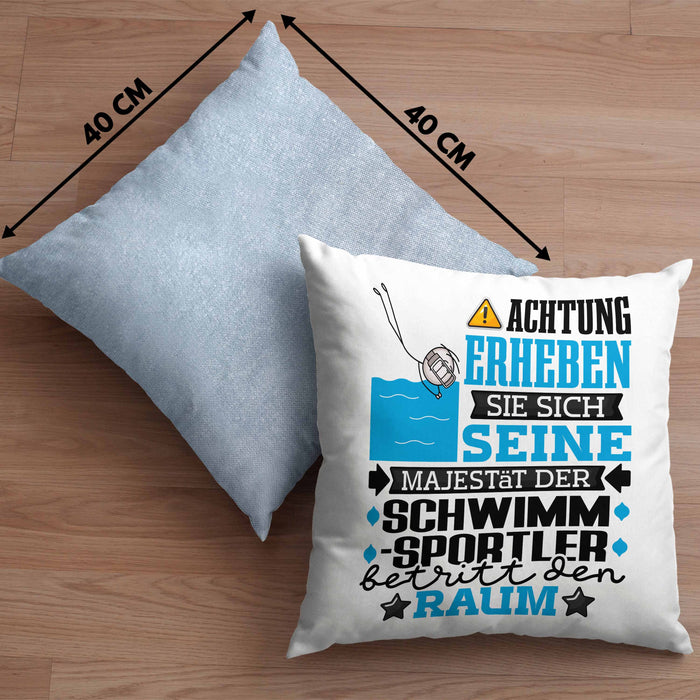 Schwimmsportler Geschenk Kissen mit Füllung 40x40 Lustiger Spruch Erheben Sie Sich Der Schwimmsportler Betritt den Raum (Grau) Blau Trendation