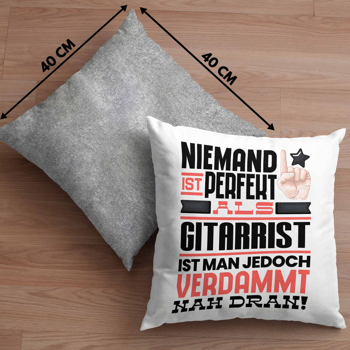 Gitarrist Geschenk Kissen mit Füllung 40x40 Lustige Geschenkidee für Gitarrist Geburtstag Niemand Ist Perfekt Aber Als Gitarrist Ist Man Nah Dran (Grau) Grau Trendation