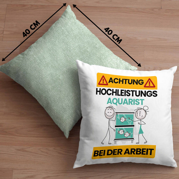Aquarist Kissen mit Füllung 40x40 Geschenk Lustiger Spruch Geschenkidee für Aquarist Achtung Hochleistungs Aquarist Bei Der Arbeit (Grau) Grün Trendation