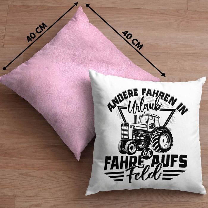 Bauer Landwirt Kissen mit Füllung 40x40 Geschenk Andere Fahren In Den Urlaub Ich Fahre Aufs Feld Geschenkidee Bauern (Grau) Rosa Trendation