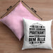 Praktikant Kissen mit Füllung 40x40 Geschenk Lustiger Spruch Ich Bin Dieser Eine Legendäre Praktikant Von Dem Alle Reden (Grau) Rosa Trendation