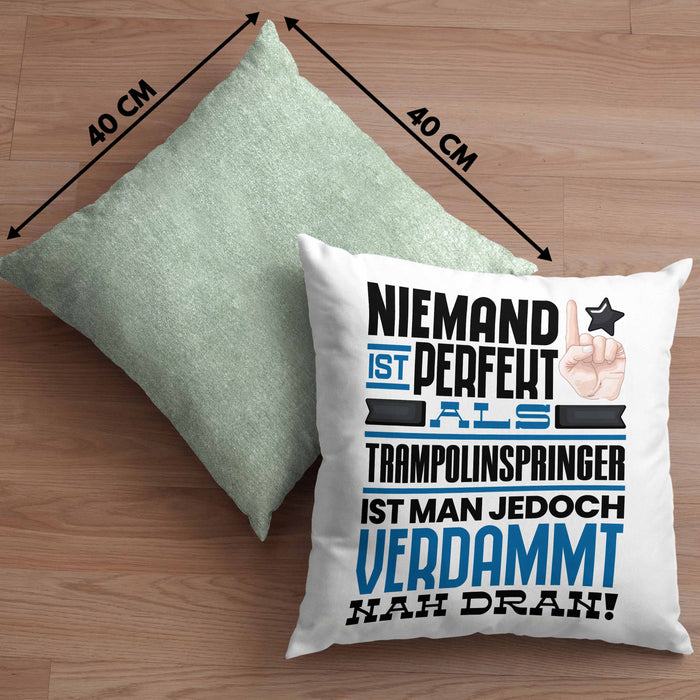 Trampolinspringer Geschenk Kissen mit Füllung 40x40 Lustige Geschenkidee für Trampolinspringer Geburtstag Niemand Ist Perfekt Aber Als Trampolinspringer Ist Man Nah Dran (Grau) Grün Trendation