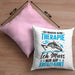 Kreuzfahrt Geschenk Kissen mit Füllung 40x40 Verkündung Geschenkidee für Kreuzfahrt-Fans Schiff (Grau) Rosa Trendation