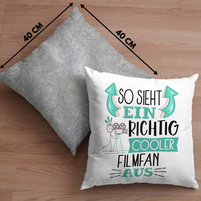 So Sieht Ein Richtig Cooler Filmfan Aus Geschenk Kissen mit Füllung 40x40 Lustiger Spruch Geschenkidee (Grau) Grau Trendation