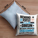 Cousin Geschenk Kissen mit Füllung 40x40 Lustige Geschenkidee für Cousin Geburtstag Niemand Ist Perfekt Aber Als Cousin Ist Man Nah Dran (Grau) Blau Trendation