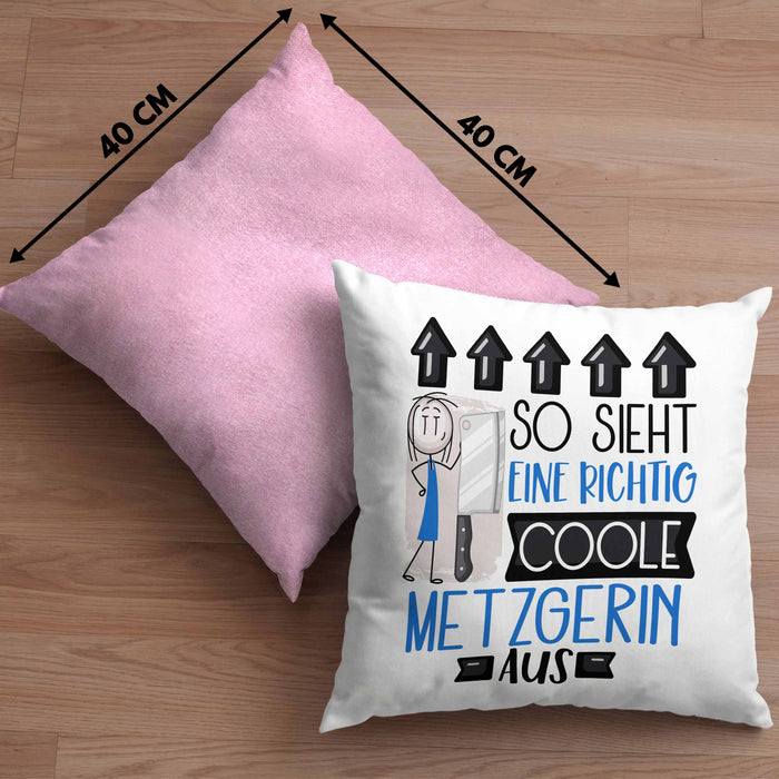 Metzgerin Geschenk Kissen mit Füllung 40x40 Geschenkidee für Metzgerin Geburtstag Weihnachten Spruch So Sieht Eine Richtig Coole Metzgerin Aus (Grau) Rosa Trendation