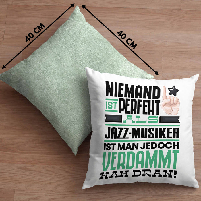 Jazz-Musiker Geschenk Kissen mit Füllung 40x40 Lustige Geschenkidee für Jazz-Musiker Geburtstag Niemand Ist Perfekt Aber Als Jazz-Musiker Ist Man Nah Dran (Grau) Grün Trendation