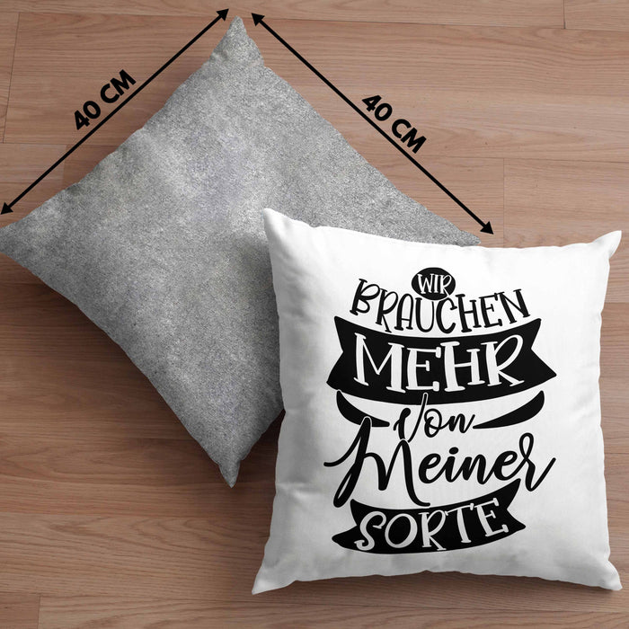 Lustiger Spruch Geschenk für Kollegen Wir Brauchen Mehr Von Meiner Sorte Kissen mit Füllung 40x40 (Grau) Grau Trendation