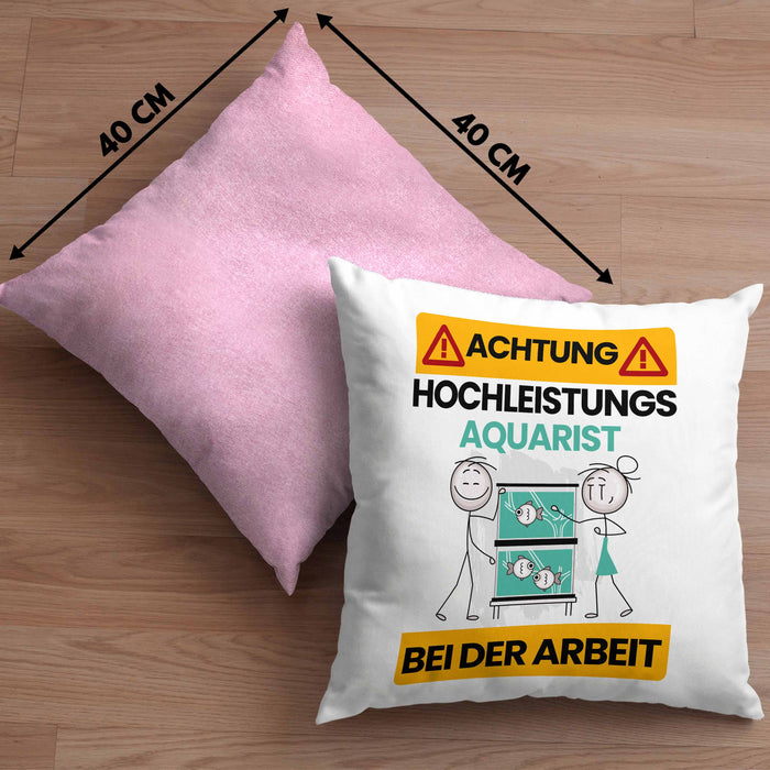 Aquarist Kissen mit Füllung 40x40 Geschenk Lustiger Spruch Geschenkidee für Aquarist Achtung Hochleistungs Aquarist Bei Der Arbeit (Grau) Rosa Trendation