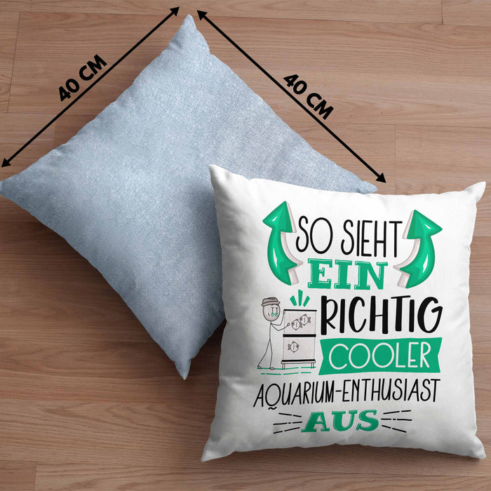 Aquarium-Enthusiast Kissen mit Füllung 40x40 So Sieht Ein Richtig Cooler Aquarium-Enthusiast Aus Geschenk Lustiger Spruch Geschenkidee (Grau) Blau Trendation