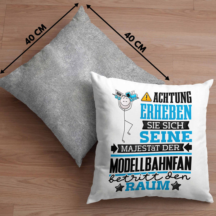 Modellbahnfan Geschenk Kissen mit Füllung 40x40 Lustiger Spruch Erheben Sie Sich Der Modellbahnfan Betritt den Raum (Grau) Grau Trendation