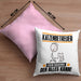 Katzenbetreuer Kissen mit Füllung 40x40 Geschenk für Katzenbetreuer Der Mann Der Alles Kann Geschenkidee zum Geburtstag (Grau) Rosa Trendation