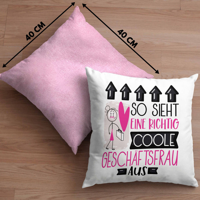 Geschäftsfrau Geschenk Kissen mit Füllung 40x40 Lustig Geschenkidee für Geschäftsfrau Geburtstag So Sieht Eine Richtig Coole Geschäftsfrau Aus Frauen Spruch (Grau) Rosa Trendation