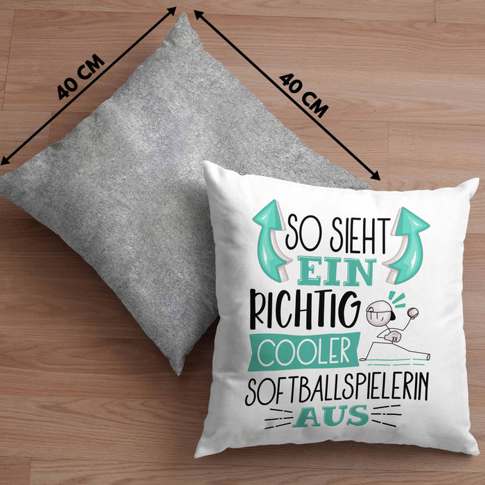 So Sieht Ein Richtig Cooler Softballspielerin Aus Geschenk Kissen mit Füllung 40x40 Lustiger Spruch Geschenkidee (Grau) Grau Trendation