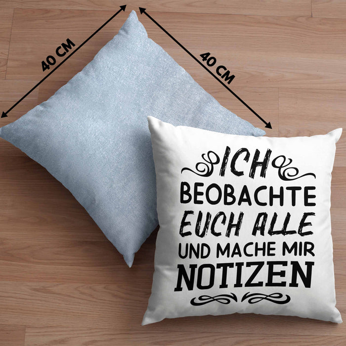 Ich Beobachte Euch Alle Und Mache Mir Notizen Kissen mit Füllung 40x40 Geschenk Arbeitskollegin Kollege Geschenkidee (Grau) Blau Trendation