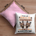 Schäferhund Besitzer Kissen mit Füllung 40x40 Geschenk Lustiger Spruch Geschenkidee Was Ist Besser Als Ein Schäferhund (Grau) Rosa Trendation