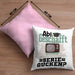 Abi Geschafft Abitur Prüfung Bestanden Kissen mit Füllung 40x40 Geschenk Kann Ich Jetzt Weiter Serie Gucken Serienjunkie Geschenkidee (Grau) Rosa Trendation