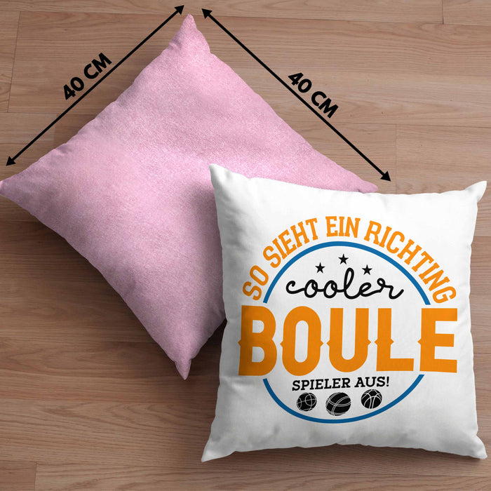 Boule Kissen mit Füllung 40x40 "So Sieht Ein Richtig Cooler Boule Spieler Aus" Kissen mit Füllung 40x40 - Geschenk für Boule-Fans mit Spruch (Grau) Rosa Trendation