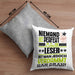 Leser Geschenk Kissen mit Füllung 40x40 Lustige Geschenkidee für Leser Geburtstag Niemand Ist Perfekt Aber Als Leser Ist Man Nah Dran (Grau) Grau Trendation