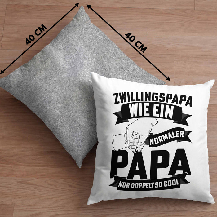 Zwillings-Papa Kissen mit Füllung 40x40 Geschenk WIe Ein Normaler Papa Nur Doppelt So Cool Vatertag Geschenkidee Zwillinge (Grau) Grau Trendation