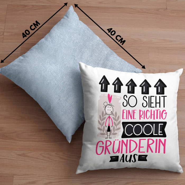 Gründerin Geschenk Kissen mit Füllung 40x40 Lustig Geschenkidee für Gründerin Geburtstag So Sieht Eine Richtig Coole Gründerin Aus Frauen Spruch (Grau) Blau Trendation