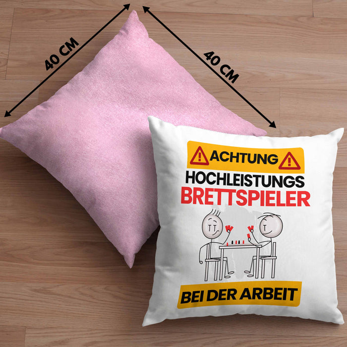 Brettspieler Kissen mit Füllung 40x40 Geschenk Lustiger Spruch Geschenkidee für Brettspieler Achtung Hochleistungs Brettspieler Bei Der Arbeit (Grau) Rosa Trendation