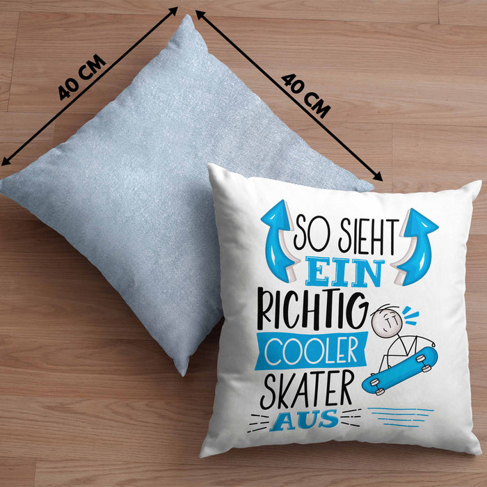 Skater Kissen mit Füllung 40x40 Geschenk So Sieht Ein Richtig Cooler Skater Aus Geschenkidee Spruch Lustig (Grau) Blau Trendation