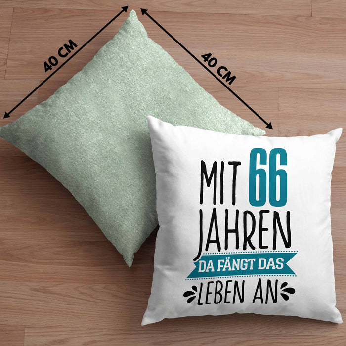 Trendation - Lustiges Geschenk 66. Geburtstag für Männer und Frauen Kissen mit Füllung 40x40 66er Geschenkiee Spruch (Grau) Grün Trendation