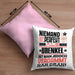 Urenkel Geschenk Kissen mit Füllung 40x40 Lustige Geschenkidee für Urenkel Geburtstag Niemand Ist Perfekt Aber Als Urenkel Ist Man Nah Dran (Grau) Rosa Trendation