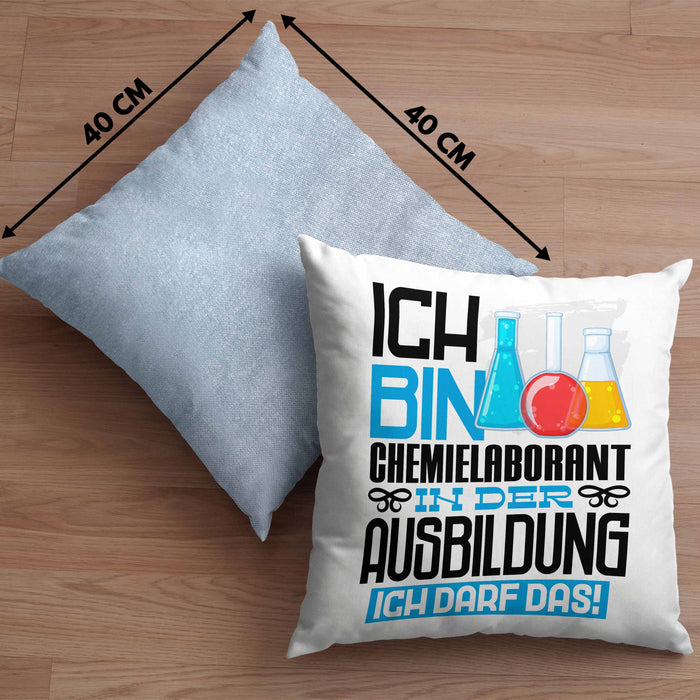 Chemielaborant Ausbildung Kissen mit Füllung 40x40 Geschenk Ich Bin Chemielaborant In Der Ausbildung Ich Darf Das Geschenkidee Spruch (Grau) Blau Trendation