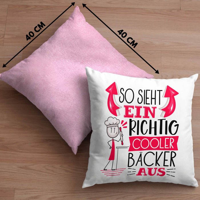 Bäcker Kissen mit Füllung 40x40 Geschenk So Sieht Ein RIchtig Cooler Bäcker Aus Geschenkidee Lustiger Spruch Geburtstag (Grau) Rosa Trendation