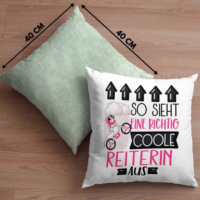 Reiterin Geschenk Kissen mit Füllung 40x40 Lustig Geschenkidee für Reiterin Geburtstag So Sieht Eine Richtig Coole Reiterin Aus Frauen Spruch (Grau) Grün Trendation