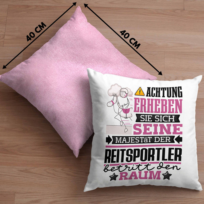 Reitsportler Geschenk Kissen mit Füllung 40x40 Lustiger Spruch Erheben Sie Sich Der Reitsportler Betritt den Raum (Grau) Rosa Trendation