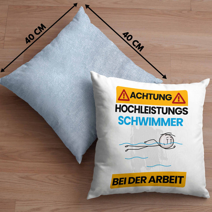 Schwimmer Kissen mit Füllung 40x40 Geschenk Lustiger Spruch Geschenkidee für Schwimmer Achtung Hochleistungs Schwimmer Bei Der Arbeit (Grau) Blau Trendation