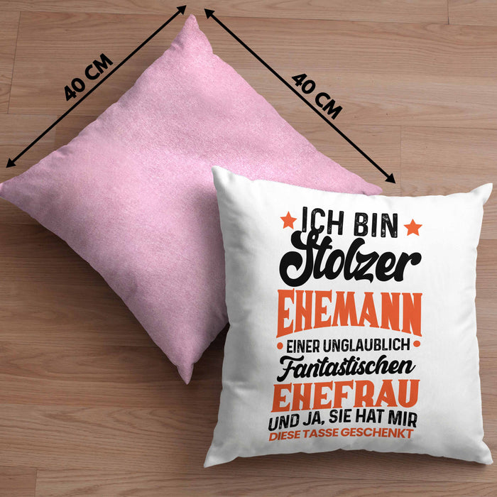 Ehemann Geschenk Kissen mit Füllung 40x40 Ich Bin Stolzer Ehemann Einer Fantastischen Ehefrau Jahrestag Geschenkidee Gag Joke (Grau) Rosa Trendation
