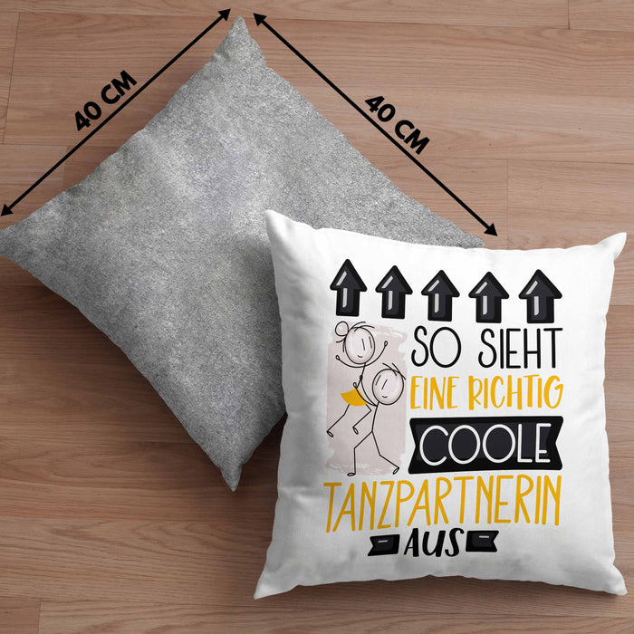 Tanzpartnerin Geschenk Kissen mit Füllung 40x40 Lustig Geschenkidee für Tanzpartnerin Geburtstag So Sieht Eine Richtig Coole Tanzpartnerin Aus Frauen Spruch (Grau) Grau Trendation