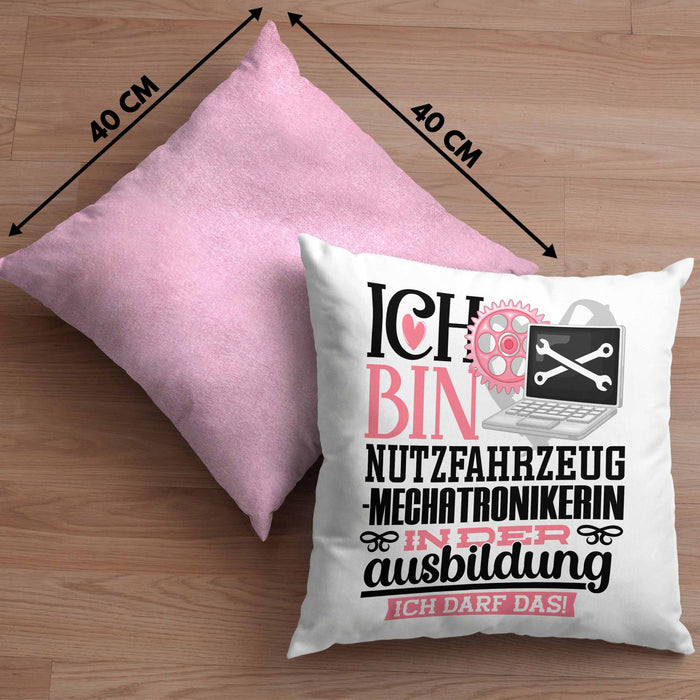 Nutzfahrzeugmechatronikerin Ausbildung Start Geschenk Kissen mit Füllung 40x40 Ich Bin Nutzfahrzeugmechatronikerin In Der Ausbildung Ich Darf Das Geschenkidee (Grau) Rosa Trendation