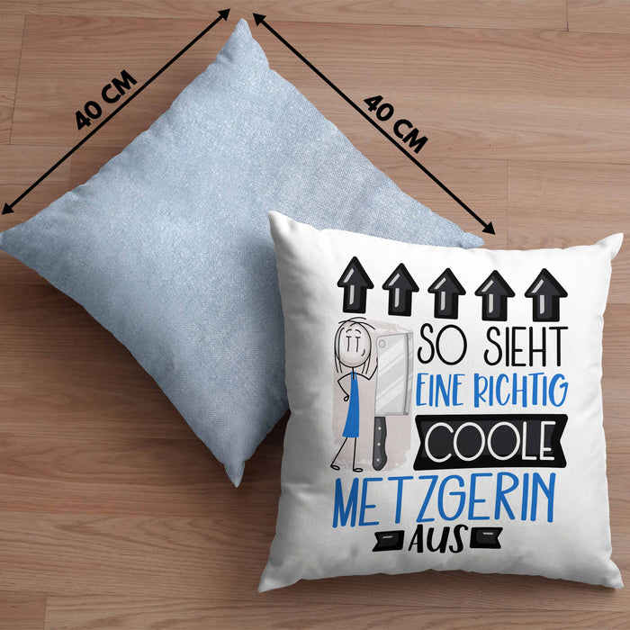 Metzgerin Geschenk Kissen mit Füllung 40x40 Geschenkidee für Metzgerin Geburtstag Weihnachten Spruch So Sieht Eine Richtig Coole Metzgerin Aus (Grau) Blau Trendation