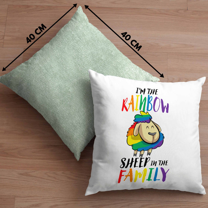 Lustige LGBTQ-Kissen mit Füllung 40x40 mit dem Spruch "I'm The Rainbow Sheep In The Family" Schwule Lesben (Grau) Grün Trendation