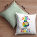 Lustige LGBTQ-Kissen mit Füllung 40x40 mit dem Spruch "I'm The Rainbow Sheep In The Family" Schwule Lesben (Grau) Grün Trendation