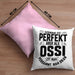 Ossi Kissen mit Füllung 40x40 Geschenk Ostdeutschland Niemand Ist Perfekt Aber Als Ossi Ist Man Nah Dran (Grau) Rosa Trendation