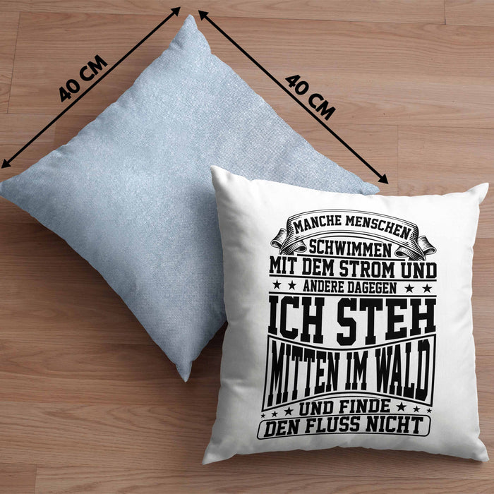 Lustiger Spruch Kissen mit Füllung 40x40 Geschenk Manchen Menschen Schwimmen Mit Dem Strom Ich Steh Mittem Im Wald Und Finde Den Fluss Nicht (Grau) Blau Trendation
