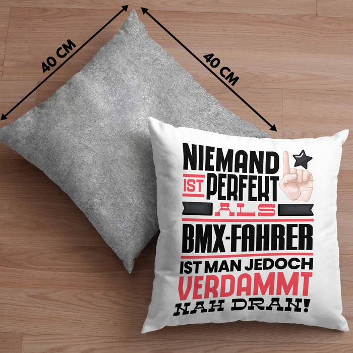 BMX-Fahrer Geschenk Kissen mit Füllung 40x40 Lustige Geschenkidee für BMX-Fahrer Geburtstag Niemand Ist Perfekt Aber Als BMX-Fahrer Ist Man Nah Dran (Grau) Grau Trendation